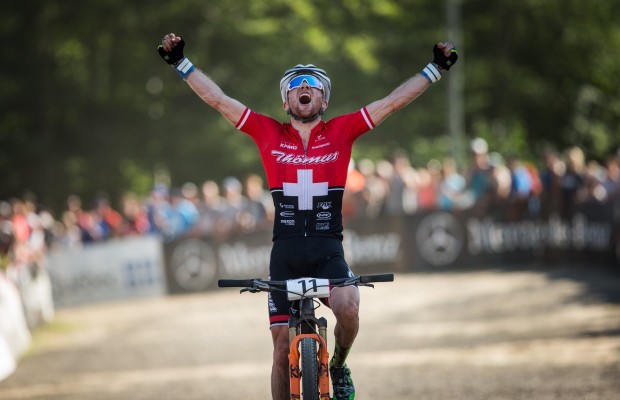 Schurter rompe, Mathias Flückiger y Jolanda Neff ganan la Copa del Mundo de Moint Sainte Anne