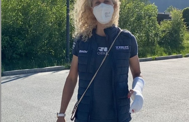 Jolanda Neff fractures her hand in Leogang, but she still finished fourth