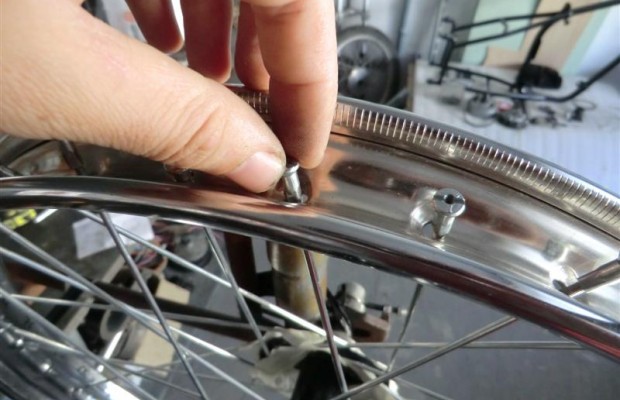 Como trocar o raio de uma mountain bike?