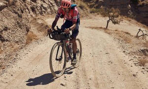 Lachlan Morton hará el Tour en bikepacking sin asistencia y quiere llegar a París antes que el Pelotón