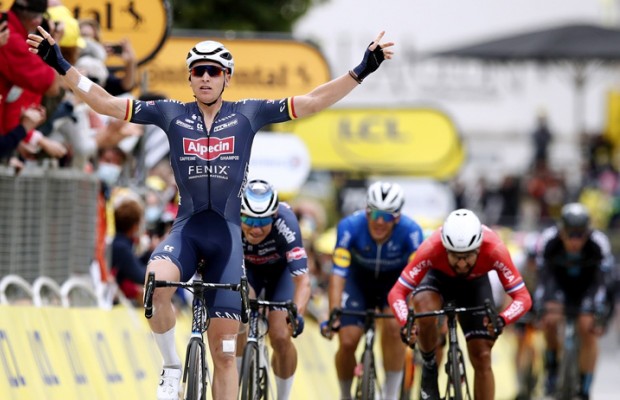 Merlier reigns among the crashes and Van der Poel retains the yellow jersey