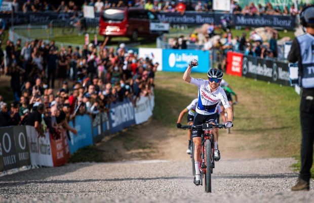 Mathias Fluckiger sigue dominando y gana el Short Track de Les Gets