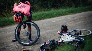 lachlan-morton-tour-chanclas/