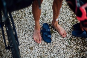 lachlan-morton-tour-chanclas/