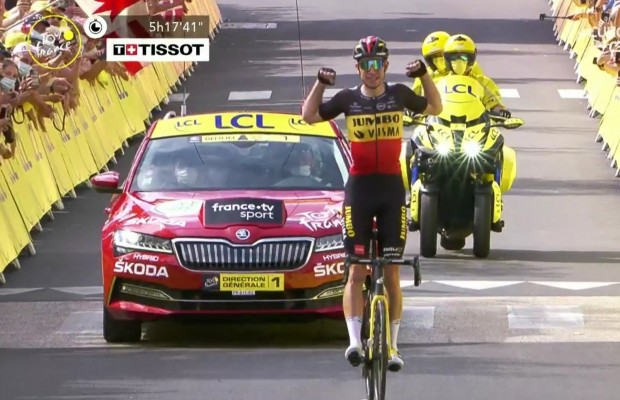 Victory of honor for Wout Van Aert against a human Pogacar