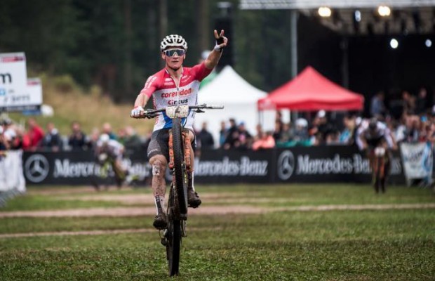 Van der Poel y Annika Langvad ganan el Short Track de La Bresse