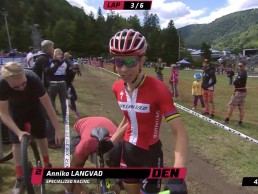 Una épica Jolanda Neff lo gana todo en la Copa del Mundo La Bresse, la mejor carrera en años