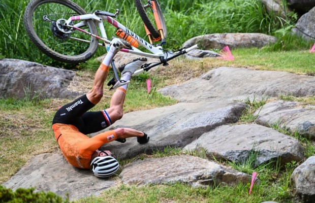 Van der Poel blames his crash on a change to the circuit: "I didn't know they would remove this ramp on raceday"