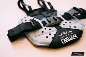 Testamos o Camelbak Sternum Protector, o colete mais selvagem para sua GoPro