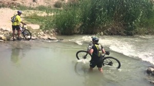 consejos-cruzar-rio-mtb/