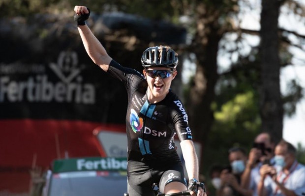 Storer wins his second stage and Roglic goes to the ground
