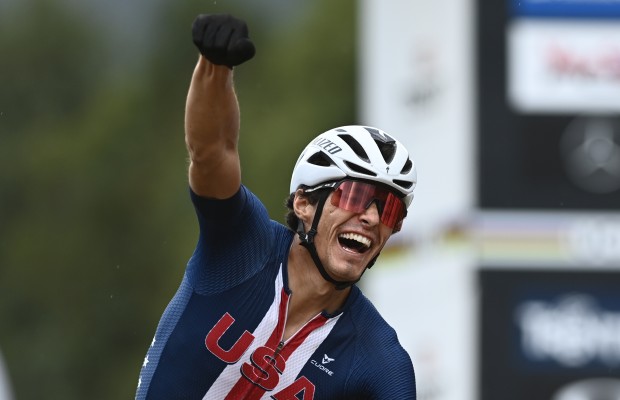 Christopher Blevins sorprende a todos y se convierte en el primer Campeón del Mundo XCC de la historia