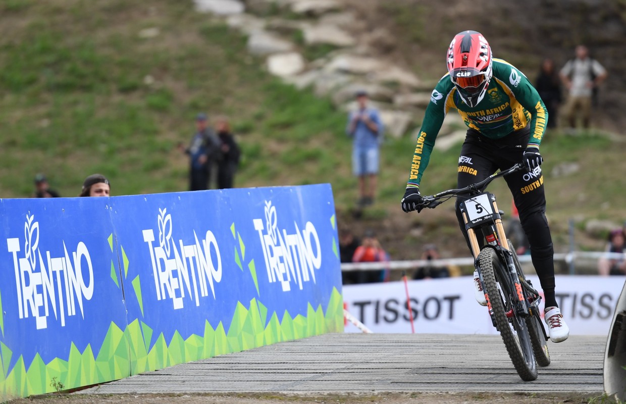 Greg Minnaar Se Proclama Campeón Del Mundo Dh Con Casi 40 Años Myriam Nicole Gana En Mujeres 