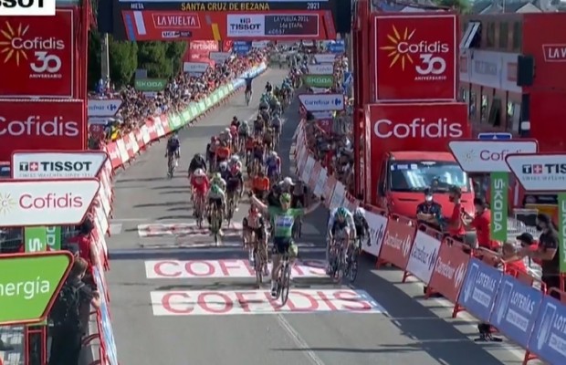 Jakobsen sufre y gana en Santa Cruz de Bezana