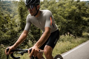 MAAP presenta su nuevo maillot Nova Pro con reflectantes 360º