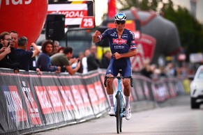 Van der Poel wins on the road after more than a month without competing