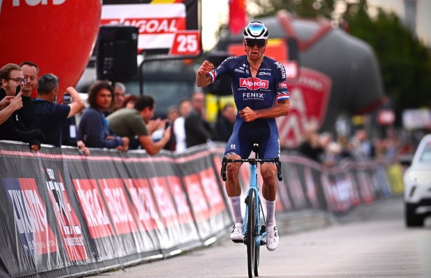 Van der Poel wins on the road after more than a month without competing