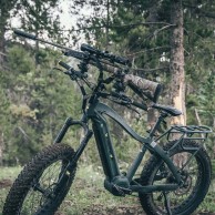 Varios ejércitos están comprando estas eBikes con soporte para armas