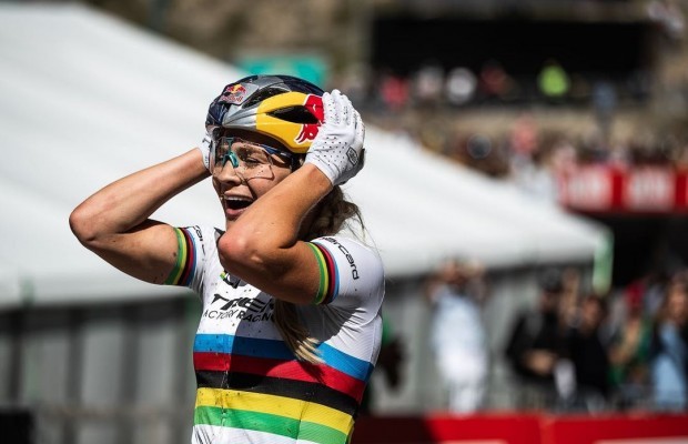 Evie Richards wins everything at Snowshoe and takes the last XCO World Cup of 2021