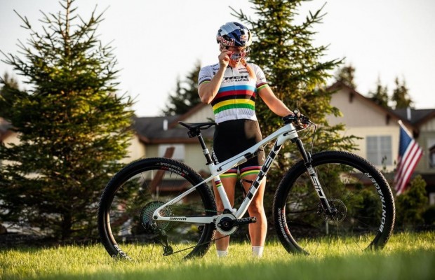 A Trek Supercaliber Editição Arco Iris de Evie Richards