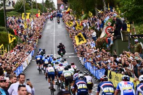 Exhibition by Alaphilippe to retain his World Champion title in Flanders