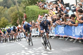 Exhibition by Alaphilippe to retain his World Champion title in Flanders