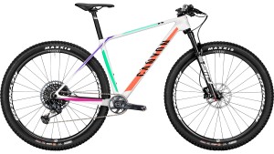 Canyon Lux and Exceed 2022: new assemblies and colours