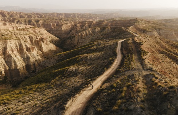 Chega Badlands 2021, a corrida mais selvagem da Europa se une a Scott e contará com a participação de Alistair Brownlee