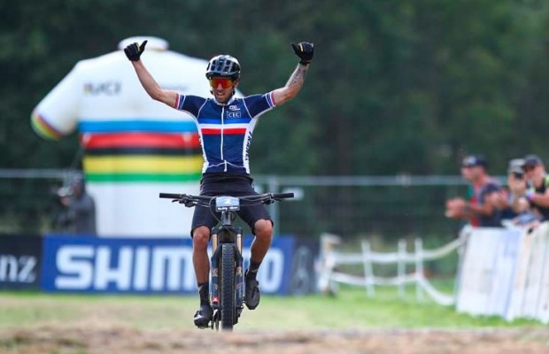 Jerome Gilloux e Nicole Goeldi são os novos Campeões Mundiais de e-MTB
