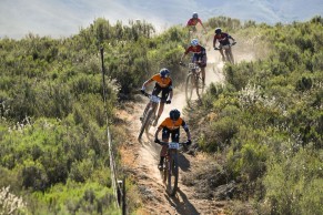 Frey-Stiebjahn y Frei-Stigger ganan la etapa 1 de la Cape Epic 2021, los líderes se mantienen