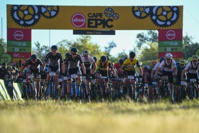 Frey-Stiebjahn y Frei-Stigger ganan la etapa 1 de la Cape Epic 2021, los líderes se mantienen