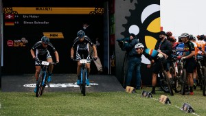 Frey-Stiebjahn y Frei-Stigger ganan la etapa 1 de la Cape Epic 2021, los líderes se mantienen
