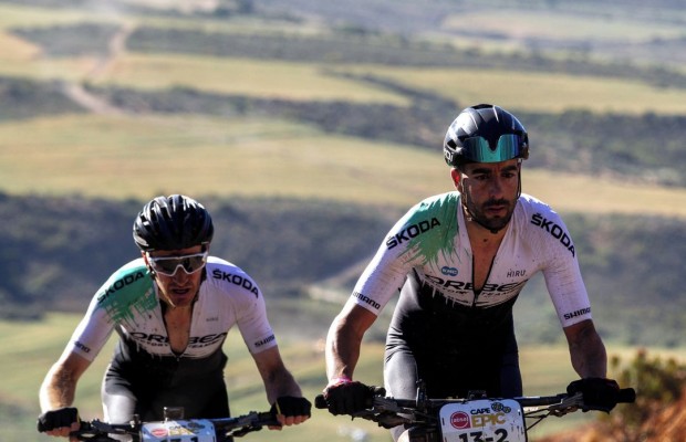 Cocodrilos y muchos senderos en la etapa 3 de Ibon Zugasti y Oliver Avilés