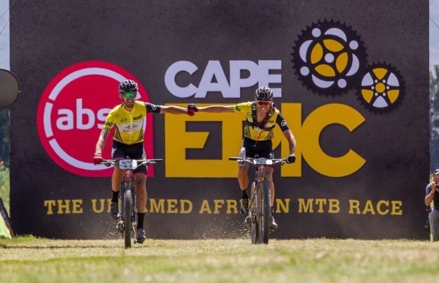 A equipe Songo Specialized arrasa na etapa rainha do Absa Cape Epic 2021