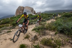 Hans Becking y José Días de nuevo son los más rápidos y ganan la etapa 5 de la Cape Epic 2021