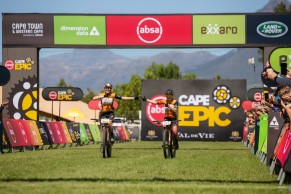 Sarrou-Beers e Frei-Stigger vencem o Absa Cape Epic 2021