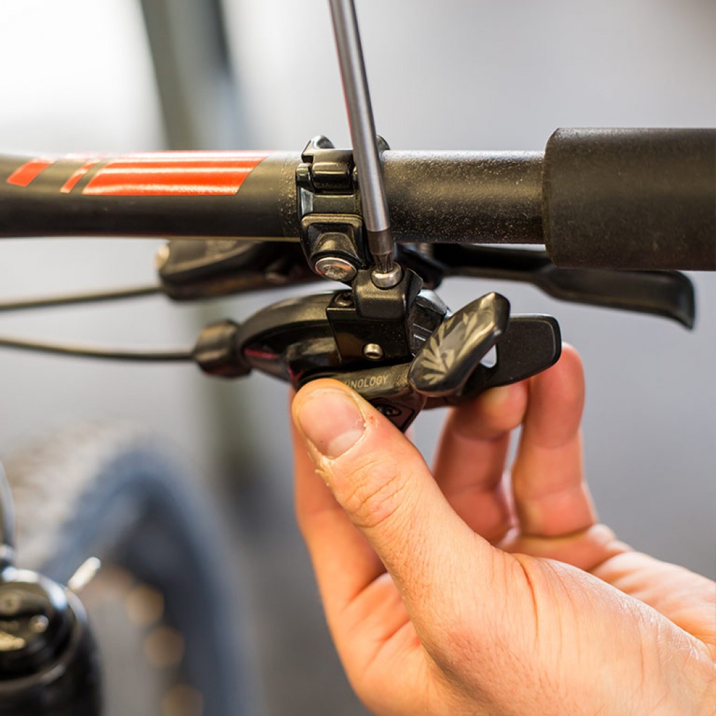 Montaje y Desmontaje Cables de Cambio Bicicleta - Taller Golpe de