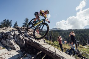 Bec McConnell renueva 2 años con el Primaflor Mondraker Racing Team