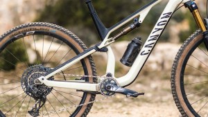 Nova Canyon Neuron 2022 de carbono