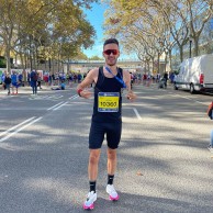 El ciclista del Ineos Adam Yates baja de las 3 horas en maratón