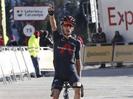 El ciclista del Ineos Adam Yates baja de las 3 horas en maratón