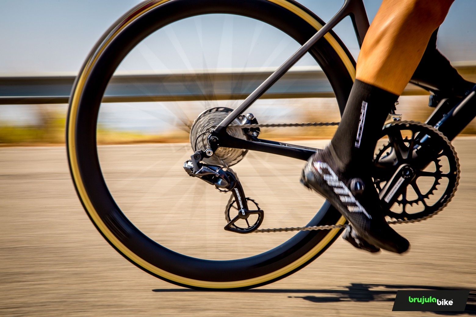 Probamos y comparamos las jaulas sobredimensionadas de Kogel y CeramicSpeed