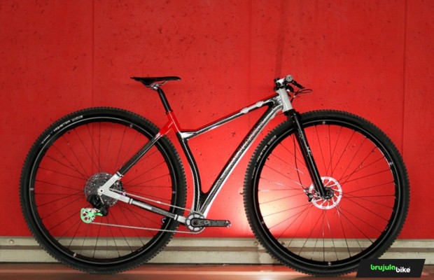 A primeira MTB de carbono com rodas de 36 "