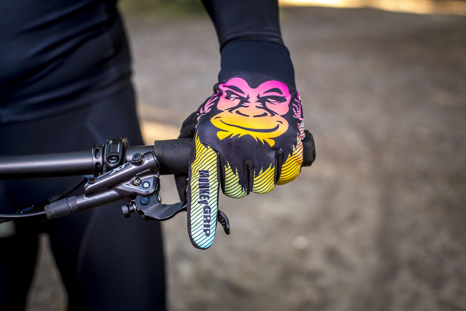 Monkey Grip presenta su primera colección de guantes para MTB