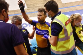 A forte queda de Cavendish no velódromo de Gante