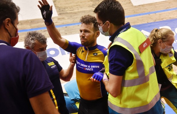 A forte queda de Cavendish no velódromo de Gante