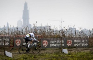 La Copa del Mundo CX de Amberes se suspende por el COVID-19, el resto de carreras quedan en el aire