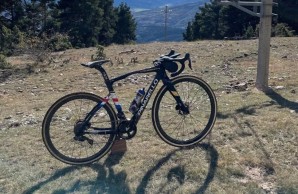 Tom Pidcock estrena una inédita Pinarello Crossista