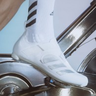 Adidas continua expandindo seu catálogo de sapatilhas de ciclismo