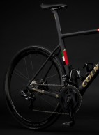 Tadej Pogacar vai usar pneus Pirelli nas próximas duas temporadas